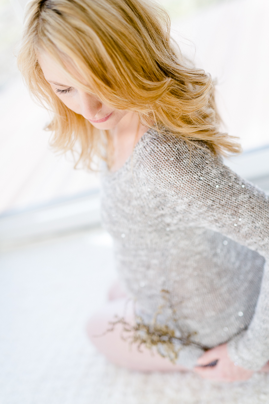 Schwangerschaftsfotografie-Kassel-2015-Inka Englisch Fotografie-Babybauchshooting-Portraits-Homestory-natuerliches Licht-RH_005 Babybauchfotografie Kassel Homestory