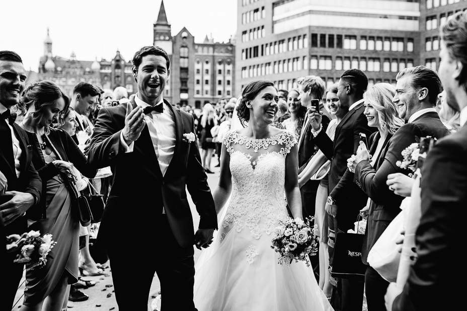 Ein Tag in Hamburg`s Speicherstadt Hochzeitsreportage Hamburg Kaispeicher B Deck 10 Alster Hochzeitsfotograf