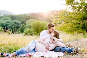 Babybauchshooting bei Sonnenuntergang in Kassel