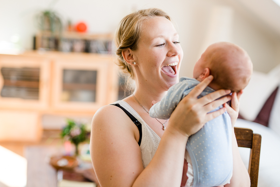 Babyshooting Newbornshooting Homestory Kassel die ersten Tage zu dritt ... Baby - Homestory in Kassel Inka Englisch Reportage Dokumentation 2019 Babyfoto Neugeborenenshooting zuhause 