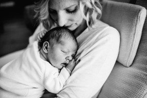 Babyshooting Babyfotograf Kassel Homestory Lifestyle Neugeborene Newborn Frankfurt Hannover Familie zuhause