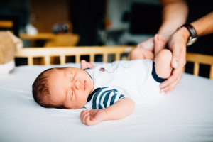 Babyshooting Babyfotograf Kassel Homestory Lifestyle Neugeborene Newborn Frankfurt Hannover Familie zuhause