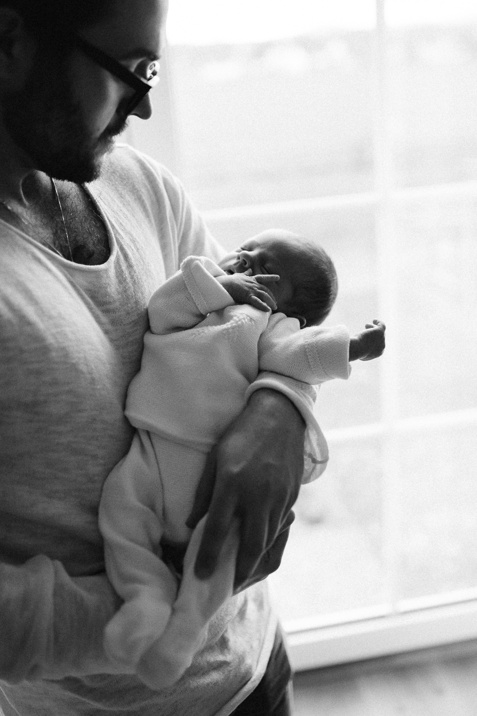 Babyshooting Neugeborenenshooting Reportage dokumentarisch natürlich zuhause Homestory Babyfotograf Homestory Kassel Lifestyle Babyhomestory bei Kassel