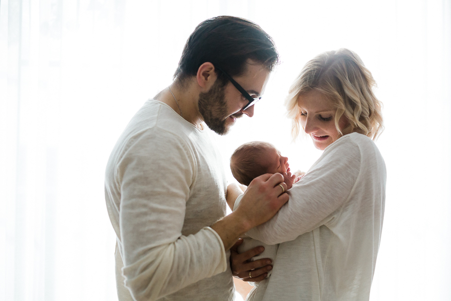 Babyshooting Neugeborenenshooting Reportage dokumentarisch natürlich zuhause Homestory Babyfotograf Homestory Kassel Lifestyle Babyhomestory bei Kassel