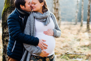 Wintershooting Schwangerschaftsportraits Coupleshooting Babybauchshooting Kassel 2016 Liebe Reinhardswald Babybauchshooting im Birkenwald in Kassel