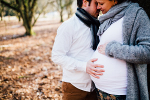 Wintershooting Schwangerschaftsportraits Coupleshooting Babybauchshooting Kassel 2016 Liebe Reinhardswald Babybauchshooting im Birkenwald in Kassel