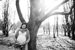 Wintershooting Schwangerschaftsportraits Coupleshooting Babybauchshooting Kassel 2016 Liebe Reinhardswald Babybauchshooting im Birkenwald in Kassel