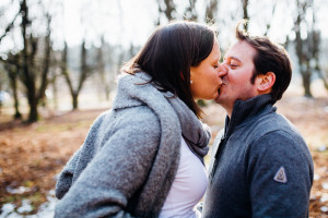 Wintershooting Schwangerschaftsportraits Coupleshooting Babybauchshooting Kassel 2016 Liebe Reinhardswald Babybauchshooting im Birkenwald in Kassel