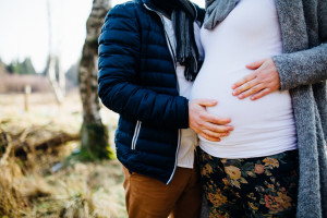 Wintershooting Schwangerschaftsportraits Coupleshooting Babybauchshooting Kassel 2016 Liebe Reinhardswald Birkenwald