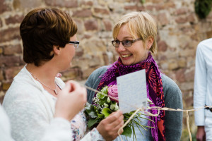 Junggesellinnenabschied an der Orangerie Kassel Hochzeitsfotografie Kassel JGA Fotoshooting Inka Englisch Photography Holi Farben Mädelsnachmittag