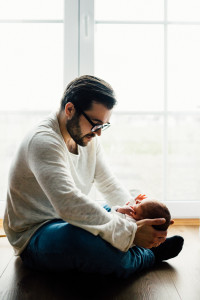 Neugeborenenshoot Homestory Babyfotos Babyshooting zuhause Homestory Babyfotograf Kassel Hessen modern lifestyle gemütlich