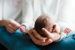 Neugeborenenshoot Homestory Babyfotos Babyshooting zuhause Homestory Babyfotograf Kassel Hessen modern lifestyle gemütlich