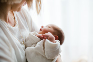 Neugeborenenshoot Homestory Babyfotos Babyshooting zuhause Homestory Babyfotograf Kassel Hessen modern lifestyle gemütlich