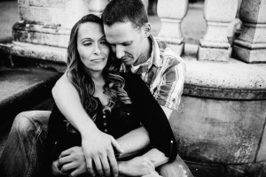 ausgelassen im Park Karlsaue Orangerie Paarshoot Engagementshooting Coupleshoot Verlobung Hochzeitsfotograf Kassel