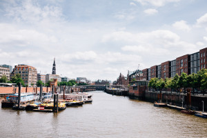 Ein Tag in Hamburgs Speicherstadt Hochzeitsreportage Hamburg Kaispeicher B Deck 10 Alster Hochzeitsfotograf