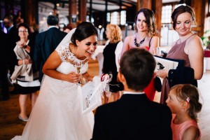 Hochzeit in Hamburgs Speicherstadt Hochzeitsreportage Hamburg Kaispeicher B Deck 10 Alster Hochzeitsfotograf