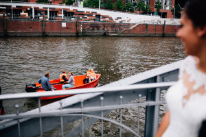Hochzeit in Hamburgs Speicherstadt Hochzeitsreportage Hamburg Kaispeicher B Deck 10 Alster Hochzeitsfotograf Portraits Brautpaarportraits