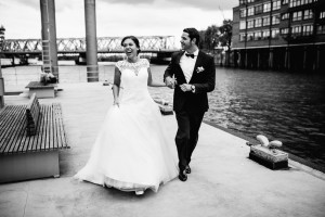 Hochzeit in Hamburgs Speicherstadt Hochzeitsreportage Hamburg Kaispeicher B Deck 10 Alster Hochzeitsfotograf Portraits Brautpaarportraits