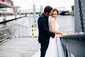 Hochzeit in Hamburgs Speicherstadt Hochzeitsreportage Hamburg Kaispeicher B Deck 10 Alster Hochzeitsfotograf Portraits Brautpaarportraits