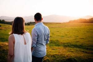 Engagementshoot Wenn Liebe grenzenlos scheint Sonnenuntergang Dörnberg Helfensteine Coupleshoot Inka Englisch Photography Kassel 2017 Paarshooting Verlobung Hochzeitsfotograf Kassel Wiesbaden Hochzeit Loveshoot Liebe Lifestyle