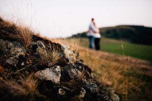 Engagementshoot Wenn Liebe grenzenlos scheint Sonnenuntergang Dörnberg Helfensteine Coupleshoot Inka Englisch Photography Kassel 2017 Paarshooting Verlobung Hochzeitsfotograf Kassel Wiesbaden Hochzeit Loveshoot Liebe Lifestyle
