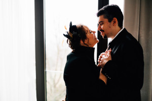 Hochzeitsfotograf Kassel Hochzeitsreportage Storytelling Steampunk WeddingPhotographer Inka Englisch Photography Grischäfer Kaskadenwirtschaft Kassel Reise in eine andere Zeit Steampunk Hochzeit steampunk wedding zahnräder viktorianisch Liebe freie Trauung Friederike Delong Dampfmaschine Deko Meike Thienemann Getting Ready Schlosshotel Nora Hanse Styling