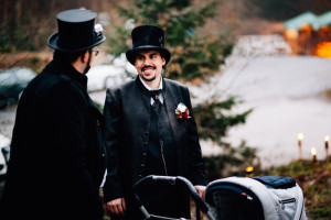 Hochzeitsfotograf Kassel Hochzeitsreportage Storytelling Steampunk WeddingPhotographer Inka Englisch Photography Grischäfer Kaskadenwirtschaft Kassel Reise in eine andere Zeit Steampunk Hochzeit steampunk wedding zahnräder viktorianisch Liebe freie Trauung Friederike Delong Dampfmaschine Deko Meike Thienemann