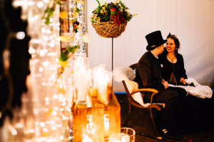 Hochzeitsfotograf Kassel Hochzeitsreportage Storytelling Steampunk WeddingPhotographer Inka Englisch Photography Grischäfer Kaskadenwirtschaft Kassel Reise in eine andere Zeit Steampunk Hochzeit steampunk wedding zahnräder viktorianisch Liebe freie Trauung Friederike Delong Dampfmaschine Deko Meike Thienemann