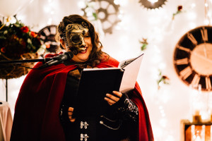 Hochzeitsfotograf Kassel Hochzeitsreportage Storytelling Steampunk WeddingPhotographer Inka Englisch Photography Grischäfer Kaskadenwirtschaft Kassel Reise in eine andere Zeit Steampunk Hochzeit steampunk wedding zahnräder viktorianisch Liebe freie Trauung Friederike Delong Dampfmaschine Deko Meike Thienemann
