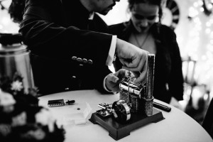 Hochzeitsfotograf Kassel Hochzeitsreportage Storytelling Steampunk WeddingPhotographer Inka Englisch Photography Grischäfer Kaskadenwirtschaft Kassel Reise in eine andere Zeit Steampunk Hochzeit steampunk wedding zahnräder viktorianisch Liebe freie Trauung Friederike Delong Dampfmaschine Deko Meike Thienemann