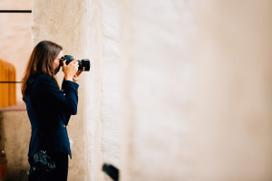 Hochzeitsfotograf Frankfurt Kassel Reportage Dokumentation Storytelling Inka Englisch Photography Burg Schwarzenstein Kassel Wedding Photographer Indonesischer Hochzeitszauber auf Burg Schwarzenstein