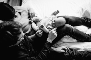 Neugeborenenshoot Baby Homestory Newbornshooting Kassel Goettingen Inka Englisch Photography zuhause storytelling lifestyle Babyhomestory in Frankfurt