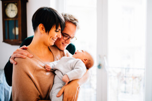 Neugeborenenshoot Baby Homestory Newbornshooting Kassel Goettingen Inka Englisch Photography zuhause storytelling lifestyle Babyhomestory in Frankfurt