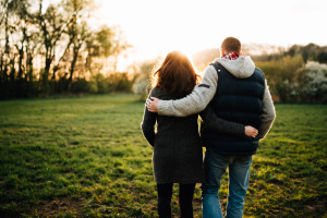 Zu dritt verliebt & verlobt Engagementshoot Sonnenuntergang Coupleshoot Inka Englisch Photography Kassel 2017 Paarshooting Verlobung Hochzeitsfotograf Kassel Wiesbaden Hochzeit Loveshoot Liebe Lifestyle