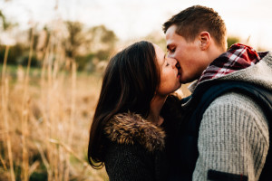 Zu dritt verliebt & verlobt Engagementshoot Sonnenuntergang Coupleshoot Inka Englisch Photography Kassel 2017 Paarshooting Verlobung Hochzeitsfotograf Kassel Wiesbaden Hochzeit Loveshoot Liebe Lifestyle