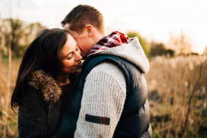 Zu dritt verliebt & verlobt Engagementshoot Sonnenuntergang Coupleshoot Inka Englisch Photography Kassel 2017 Paarshooting Verlobung Hochzeitsfotograf Kassel Wiesbaden Hochzeit Loveshoot Liebe Lifestyle