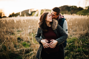 Zu dritt verliebt & verlobt Engagementshoot Sonnenuntergang Coupleshoot Inka Englisch Photography Kassel 2017 Paarshooting Verlobung Hochzeitsfotograf Kassel Wiesbaden Hochzeit Loveshoot Liebe Lifestyle
