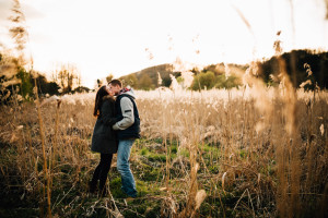 Zu dritt verliebt & verlobt Engagementshoot Sonnenuntergang Coupleshoot Inka Englisch Photography Kassel 2017 Paarshooting Verlobung Hochzeitsfotograf Kassel Wiesbaden Hochzeit Loveshoot Liebe Lifestyle