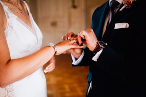 Hochzeitsfotograf Kassel Hochzeitsreportage Inka Englisch Photography Wedding Portrait Dokumentation GanztagsreportageStorytelling Bergpark Wilhelmshoehe Wilhelmshöhe Schloss Schlosshotel Thronsaal Herkules Terrassen Hochzeit im Bergpark Wilhelmshöhe in Kassel Ein Tag voller Geschichten First Look Braut Bräutigam