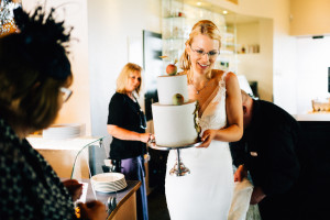 Hochzeitsfotograf Kassel Hochzeitsreportage Inka Englisch Photography Wedding Portrait Dokumentation GanztagsreportageStorytelling Bergpark Wilhelmshoehe Wilhelmshöhe Schloss Schlosshotel Thronsaal Herkules Terrassen Hochzeit im Bergpark Wilhelmshöhe in Kassel Ein Tag voller Geschichten First Look Braut Bräutigam