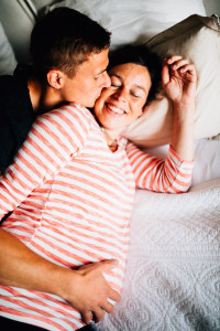 Babybauch Homestory bei Kassel Zuckersüßes Warten auf das Yogi-Baby Babybauchshoot Kassel Inka Englisch Photography Schwangerschaft Foto Fotoshoot Babybauch Pregnancy Homestory zuhause