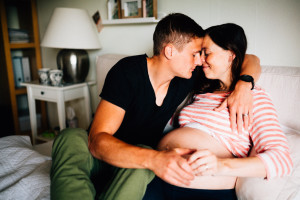 Babybauch Homestory bei Kassel Zuckersüßes Warten auf das Yogi-Baby Babybauchshoot Kassel Inka Englisch Photography Schwangerschaft Foto Fotoshoot Babybauch Pregnancy Homestory zuhause