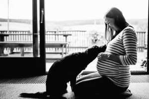 Babybauch Homestory bei Kassel Zuckersüßes Warten auf das Yogi-Baby Babybauchshoot Kassel Inka Englisch Photography Schwangerschaft Foto Fotoshoot Babybauch Pregnancy Homestory zuhause