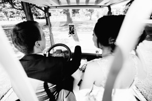 Hochzeitsfotograf Kassel Bad Driburg Frankfurt Hannover Wiesbaden Inka Englisch Photography Regenhochzeit Hochzeit im Gräflichen Park Bad Driburg Golfcaddy Brautpaar Braut Bräutigam