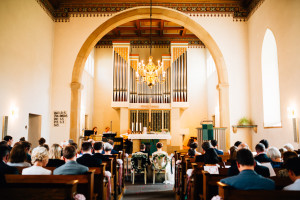 Hochzeitsfotograf Kassel Bad Driburg Frankfurt Hannover Wiesbaden Inka Englisch Photography Regenhochzeit Hochzeit im Gräflichen Park Bad Driburg Trauung Kirche Brautpaar Braut Bräutigam