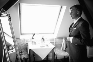 Maritime Hochzeit in der Traumkulisse Hoher Darsberg Hochzeitsfotograf-Kassel Frankfurt Wiesbaden Hoher Darsberg Inka Englisch Photography Hochzeitsreportage Storytelling Getting Ready Hochzeit mit Kind