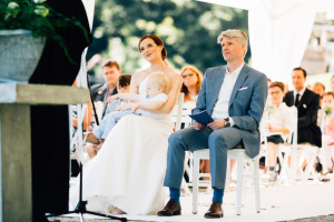 Maritime Hochzeit in der Traumkulisse Hoher Darsberg Hochzeitsfotograf-Kassel Frankfurt Wiesbaden Hoher Darsberg Inka Englisch Photography Hochzeitsreportage Storytelling Trauung unter freiem Himmel outdoor freie Trauung Pavillon Zelt