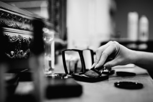 Elegantes Glück im Staatsbad Bad Brückenau Hochzeitsfotograf Staatsbad Bad Brückenau Hochzeit Kassel Reportage Storytelling Inka Englisch Photography Friseur Kehm