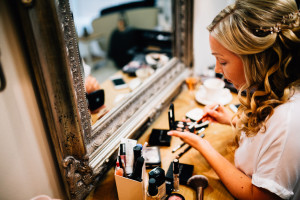 Elegantes Glück im Staatsbad Bad Brückenau Hochzeitsfotograf Staatsbad Bad Brückenau Hochzeit Kassel Reportage Storytelling Inka Englisch Photography Friseur Kehm