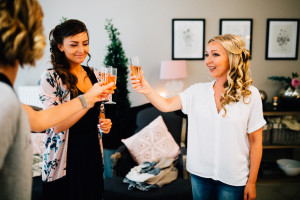 Elegantes Glück im Staatsbad Bad Brückenau Hochzeitsfotograf Staatsbad Bad Brückenau Hochzeit Kassel Reportage Storytelling Inka Englisch Photography Friseur Kehm
